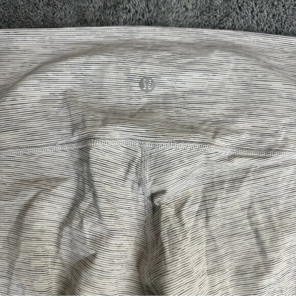 Lululemon Wunder Under Crop (High-Rise) Luxtreme 21"
Grey Size 10 - Picture 10 of 12